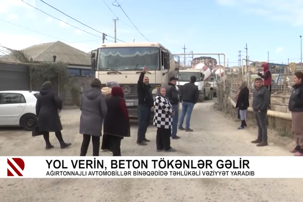 Binəqədi sakinləri çoxtonnajlı avtomobillərə görə yolu bağladılar - VİDEO